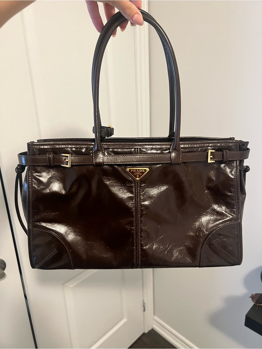 Prada Bonnie Size Large
Dark Brown Patent Leather Shoulder Tote w/ Gold Hardware